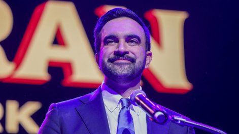 El alcalde electo de la ciudad de Nueva York, Zohran Mamdani, pronuncia un discurso durante una fiesta celebrada por el candidato demócrata en Brooklyn, Nueva York, EE. UU., el 4 de noviembre de 2025.