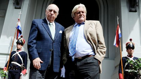 Búsqueda | Julio María Sanguinett y Luis Alberto Lacalle en la residencia presidencial de Suárez. Foto: Javier Calvelo / adhocFOTOS