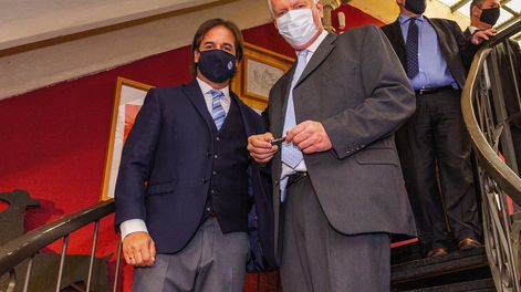 Búsqueda | Presidente de la República Luis Lacalle Pou y director de Museo Andes 1972 Jörg Thomsen