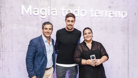 Alejandro van Cleef, Sebastián Coates y directora de Marketing de Honor Uruguay y Paraguay Jazmín Núñez Alejandro van Cleef, Sebastián Coates y directora de Marketing de Honor Uruguay y Paraguay Jazmín Núñez