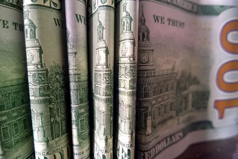 Los cambios y otros agentes mayoristas operaron dólares a precios promedio por debajo de $ 38 en los últimos días. Foto: Javier Calvelo / adhocFOTOS