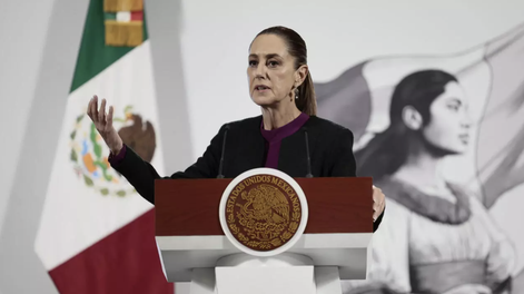 La presidenta de México, Claudia Sheinbaum, habla en una rueda de prensa en Palacio Nacional de la Ciudad de México.