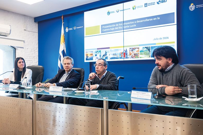 Secretaria general de la Intendencia de Montevideo&nbsp;Viviana Repetto, representante del BID en Uruguay Luiz Ros,&nbsp;ministro de Turismo Pablo Menoni y secretario general de&nbsp;la Intendencia de Canelones Pedro Irigoin.&nbsp;