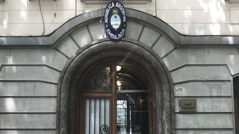 imagen de Justicia avala que embajada argentina no pague indemnización por despido a exempleada para no afectar la relación entre países
