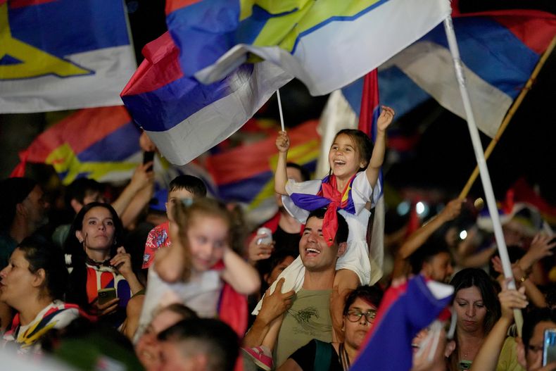 Festejos de simpatizantes frenteamplistas la noche del 24 de noviembre