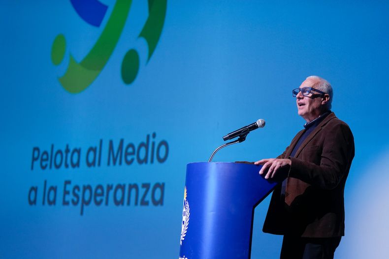 Ministro del Interior, Carlos Negro, durante el acto de conmemoración de los 15 años de Pelota al Medio a la Esperanza.