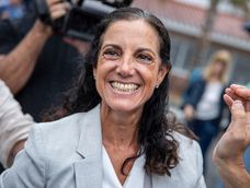 El ministerio que comanda Azucena Arbeleche volvió a realizar una operación internacional de gestión de deuda. Foto: Mauricio Zina, adhocFOTOS