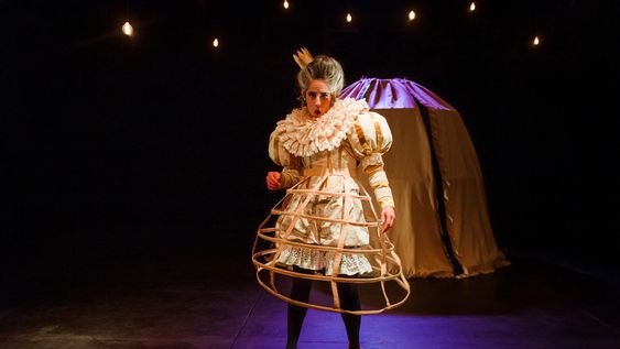 Una reina, de Verónica San Vicente, el miércoles 18 en la Zavala Muniz, en el marco del FIC Una reina, de Verónica San Vicente, el miércoles 18 en la Zavala Muniz, en el marco del FIC