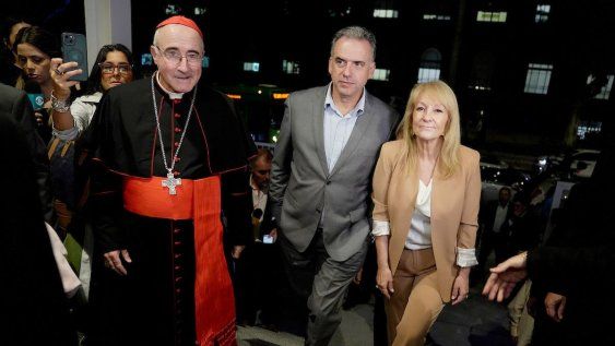 Daniel Sturla, Yamandú Orsi y Carolina Cosse durante la inauguración de un nuevo edificio de la Universidad Católica, 18 de marzo de 2025 Daniel Sturla, Yamandú Orsi y Carolina Cosse durante la inauguración de un nuevo edificio de la Universidad Católica, 18 de marzo de 2025