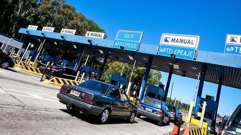 La recaudación de los peajes creció 23,5% el año pasado frente a 2022. Foto: Javier Calvelo, adhocFOTOS