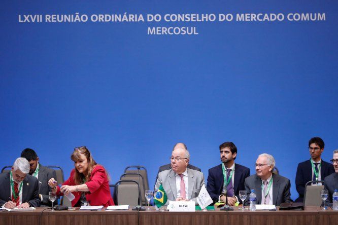 Los ministros de Exteriores de los países del Mercosur iniciaron su cita semestral en la que abordaron a puerta cerrada el acuerdo comercial con la Unión Europea, tras la petición de los europeos de que se aplace su firma hasta enero.