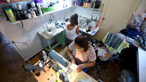 Un microtaller de confecciones en Pocitos, durante la pandemia del Covid-19