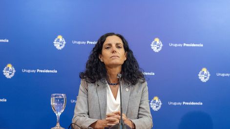 La ministra de Economía Azucena Arbeleche en la Torre Ejecutiva. Foto: Ricardo Antúnez / adhocFOTOS