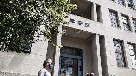 Fueron 455 los que optaron por la jubilación parcial entre 2012 y 2020, según un estudio del BPS. Foto: Javier Calvelo / adhocFOTOS