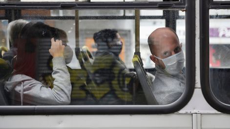 Búsqueda | Científicos consideran insuficientes las medidas anunciadas por el presidente para bajar la curva de contagios. Foto: Nicolás Celaya / adhocFOTOS