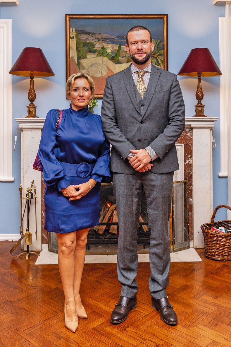 María Pérez y el jefe de misión adjunto de la Delegación de la Unión Europea Tomáš Pospíšil