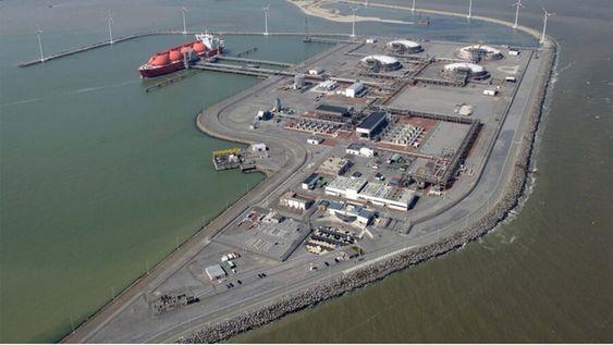 imagen de La constructora brasileña OAS, que comenzó las obras de la planta regasificadora, no pagó trabajos de más de 380 empresas uruguayas. imagen de La constructora brasileña OAS, que comenzó las obras de la planta regasificadora, no pagó trabajos de más de 380 empresas uruguayas.