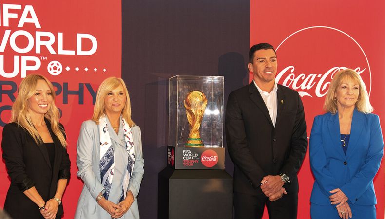 La vicepresidenta de Asuntos Públicos, Comunicación y Sostenibilidad de Coca-Cola Company para América Latina Ángela Zuluaga, la vicepresidenta de la República Beatriz Argimón, el exfutbolista Lúcio y la intendenta de Montevideo Carolina Cosse.