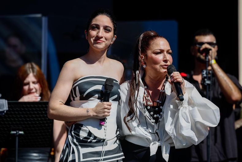 La cantante Gloria Estefan y su hija Emily dieron un concierto gratuito el domingo 5 de octubre en Madrid en el marco de las celebraciones de la Hispanidad 2025.