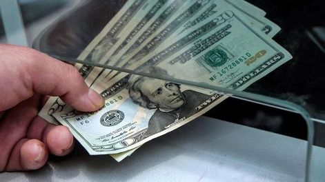 imagen de El precio del dólar oscila sin superar la fase de debilidad