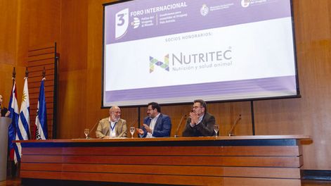 El presidente de Cupra, Domingo Estévez; el secretario de Presidencia de la República, Alejandro Sánchez; y el subsecretario del Ministerio de Ganadería, Agricultura y Pesca, Matías Carámbula.