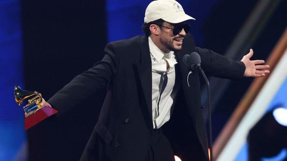 El músico puertorriqueño Bad Bunny se llevó el premio más importante de la gala.