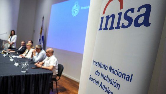 Ceremonia de firma del convenio entre el Ministerio de Defensa Nacional e INISA en el salón de actos de la Torre Ejecutiva en Montevideo, 27 de enero de 2026.