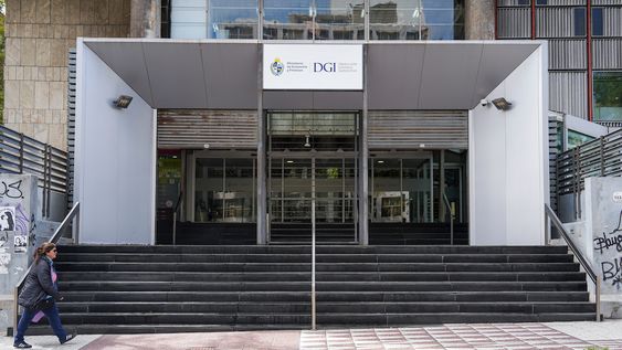 Sede de la Dirección General Impositiva, en la avenida Daniel Fernández Crespo.