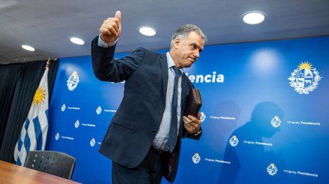 Orsi en la Torre Ejecutiva, después de su encuentro con el presidente Lacalle Pou