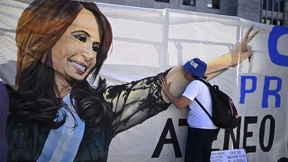 Mural de Cristina Fernández en Buenos Aires. Foto: AFP Mural de Cristina Fernández en Buenos Aires. Foto: AFP