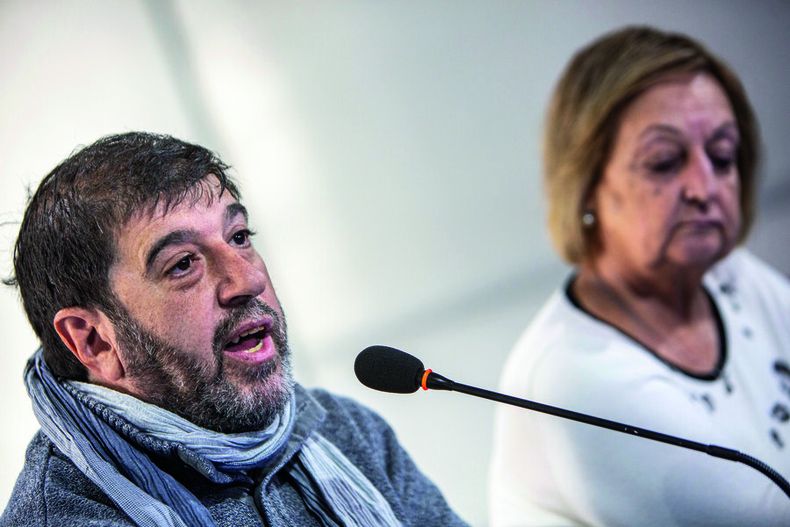 Fernando Pereira y Liliam Kechichian en conferencia de prensa tras la reunión entre bancadas parlamentarias y directivos del Frente Amplio en la Huella de Sereg