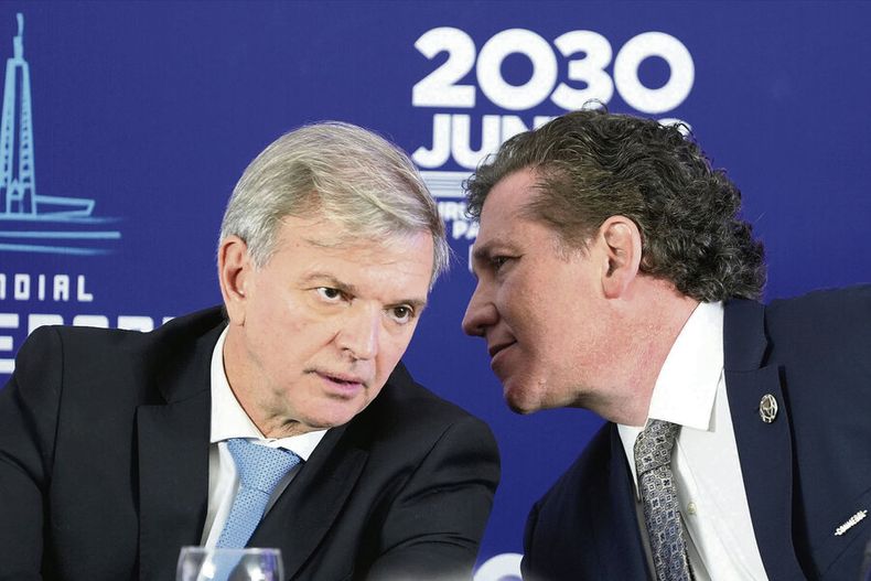 Sebastián Bauzá y Alejandro Domínguez en agosto del año pasado, durante la presentación de la candidatura en Montevideo. Foto: Daniel Rodríguez, adhocFOTOS