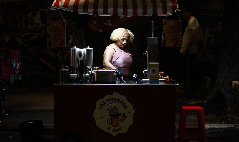 Un puesto ambulante en la calle Tristán Narvaja.