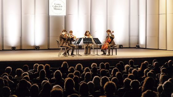 The West-Eastern Divan Ensemble tocó en el Teatro Solís The West-Eastern Divan Ensemble tocó en el Teatro Solís