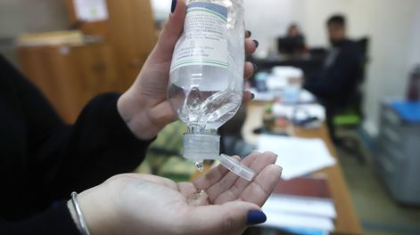 Búsqueda | Si un empleado da positivo en Covid-19, la empresa podrá comprobar si hay restos del virus en sus oficinas. Foto: Nicolás Der Agopián