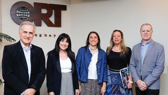 Vicerrector de Gestión y Desarrollo Institucional de ORT Eduardo Hipogrosso, embajadora de WEDO Cristina Bertolotto, directora de Comunicación de ORT Marcela Mailhos, secretaria docente de Posgrado de Comunicación y Diseño ORT Sabrina Bianchi y director del CIE ORT Enrique Topolansky.
