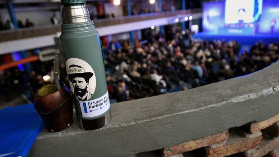 Convención del Partido Nacional en el Club Neptuno, Montevideo. Foto: Nicolás Celaya / adhocFOTOS Convención del Partido Nacional en el Club Neptuno, Montevideo. Foto: Nicolás Celaya / adhocFOTOS