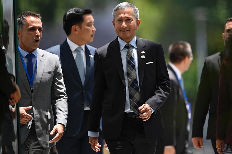 El ministro de Asuntos Exteriores de Singapur, Vivian Balakrishnan, llega al Museo del Mañana para asistir al primer día de la cumbre del Mercosur en Río de Janeiro, Brasil, el 6 de diciembre de 2023