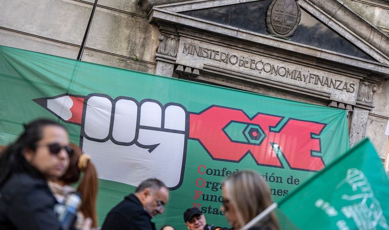 Una movilización de la Confederación de Funcionarios del Estado frente al MEF, en 2024