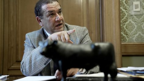 Sebastián Da Silva durante la entrevista con Búsqueda