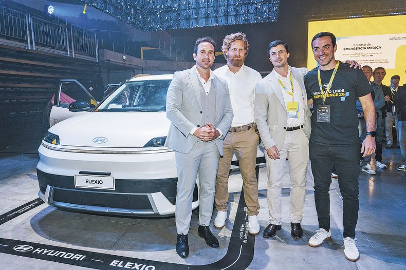 Director de Operaciones de Fidocar Marcelo Jelen, vicepresidente de Fidocar Stephen Jakter, sales manager de Hyundai Uruguay Ignacio Castro y country lead de Mercado Libre Uruguay Diego Gamba.