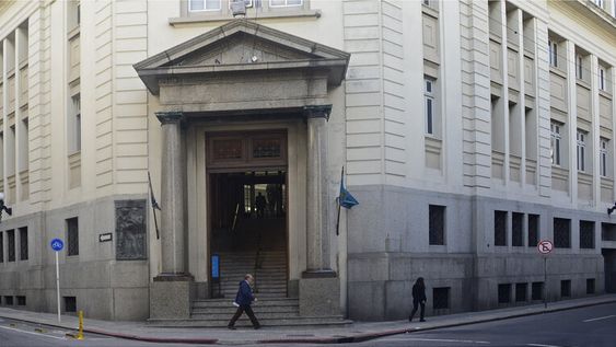 Fachada de la Administración Nacional de Correos