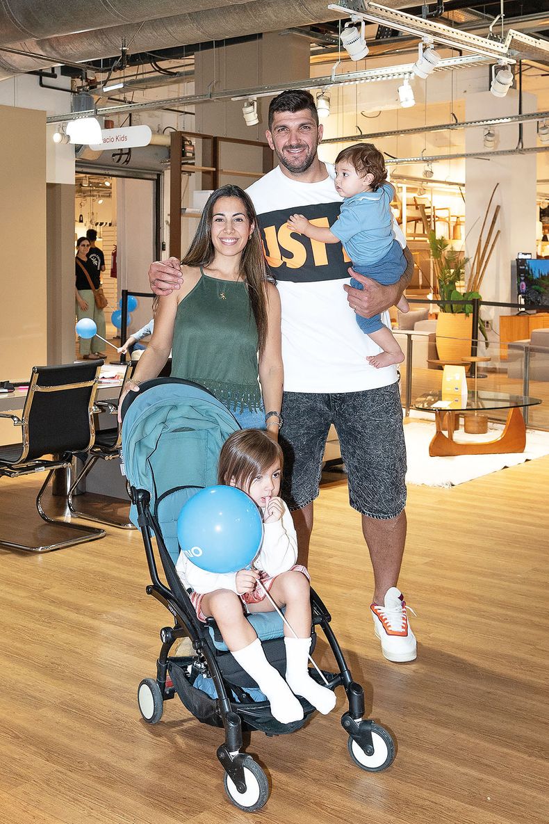 Joaquín Batista y Alyson Traverso con Thiago y Esteban Batista