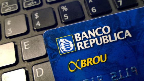 imagen de Exdirector blanco del BROU se desmarca de García Pintos: “Lo que dice corre por cuenta de él”; Fiscalía analizará si hay algún delito que no haya prescrito imagen de Exdirector blanco del BROU se desmarca de García Pintos: “Lo que dice corre por cuenta de él”; Fiscalía analizará si hay algún delito que no haya prescrito