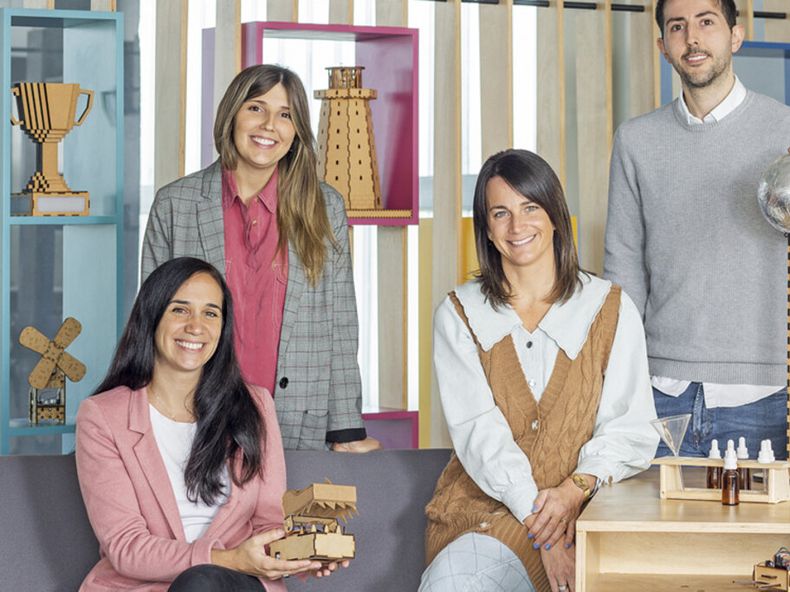 Natalia Garda jefa de proyectos de Mosca, María Paz Petrissans, coordinadora de Servicios para Alumnos y Familias de The Electric Academy, Florencia Pan, gerente de Marketing e E-Commerce de Mosca y Juan Manuel Petrissans, socio-director de The Elect