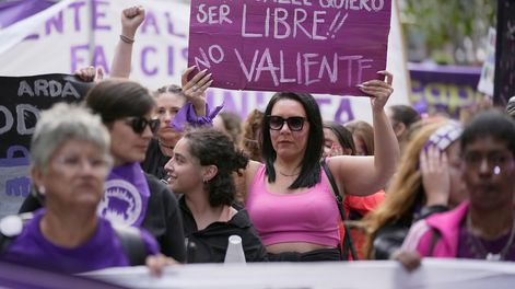 Marcha 8M por el Día Internacional de la Mujer, en el Centro de Montevideo