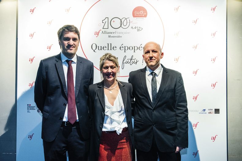 Encargado de Negocios de la Embajada de Francia Pierre Martinez, directora de la Alianza Francesa Sophie Laporte y presidente de la Alianza Francesa de Montevideo Mathias Bourel