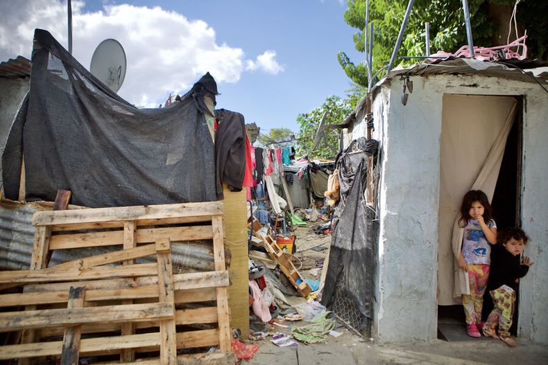 Tres jueces ordenaron al ministerio brindar viviendas de forma urgente para evitar la vulneración de los derechos de niños que vivían en condiciones de extrema