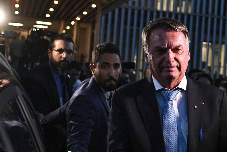 El expresidente de Brasil (2019-2022), Jair Bolsonaro, asiste a la segunda sesión de interrogatorio ante el Tribunal Supremo este martes, en Brasilia (Brasil)