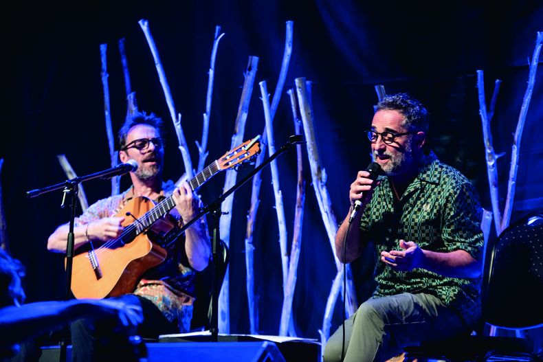 Kevin Johansen y Jorge Drexler tocaron juntos en el cine de La Paloma como parte del festival